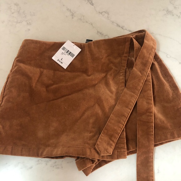 NWT Corduroy Tie-Front Skort. Size Large. - Picture 5 of 5